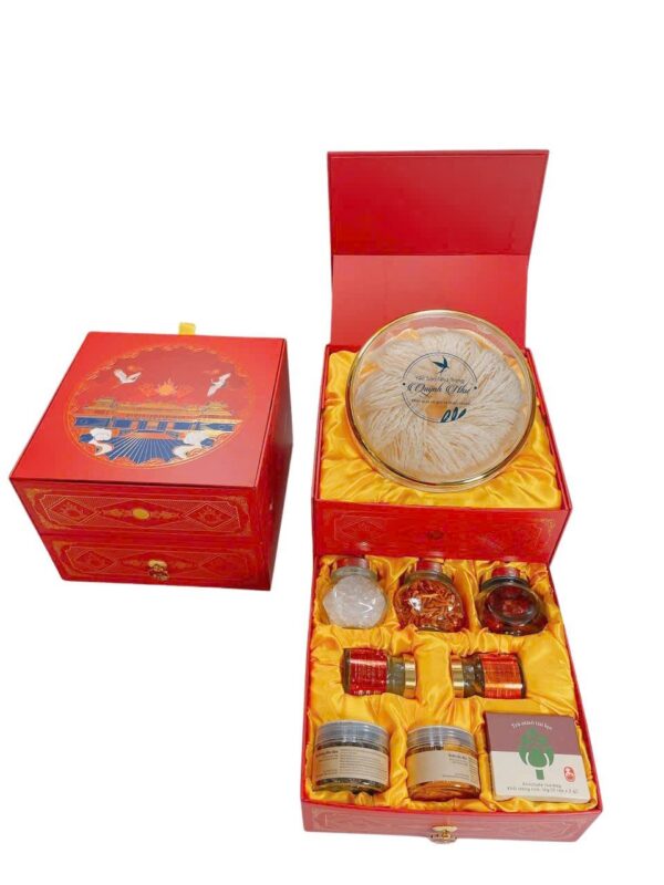 Hộp Quà Tết – Yến Sào Khánh Hòa 100g Tinh Chế Rải Sợi Tự Nhiên, Trà, Mứt Và Các Loại Hạt Bổ Dưỡng