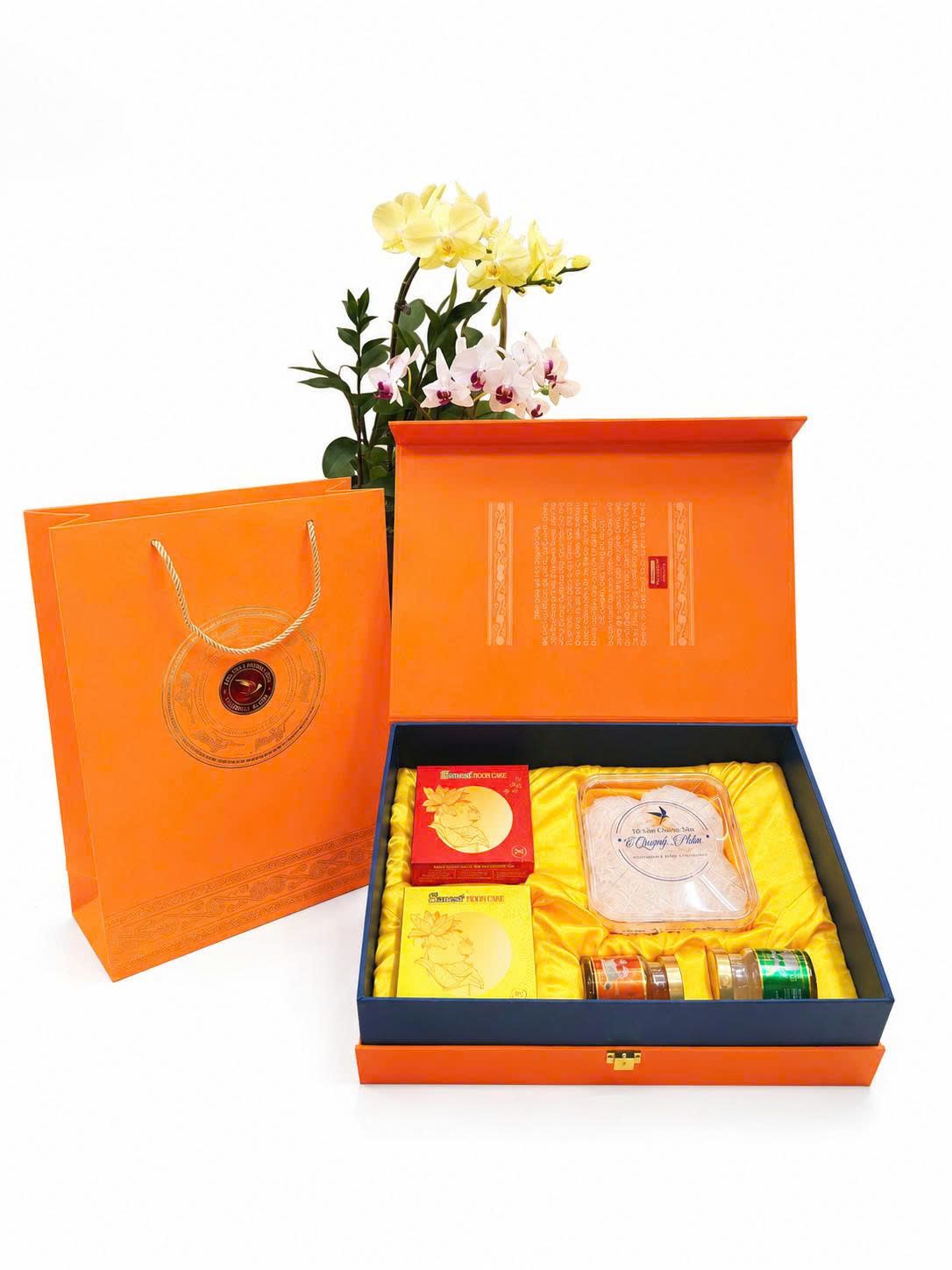 Hộp Quà Lộc Nguyệt 20g Yến Sào Khánh Hòa Và Bánh Trung Thu Yến Sào Sanest Khánh Hòa cùng Yến Tươi Chưng Sẵn